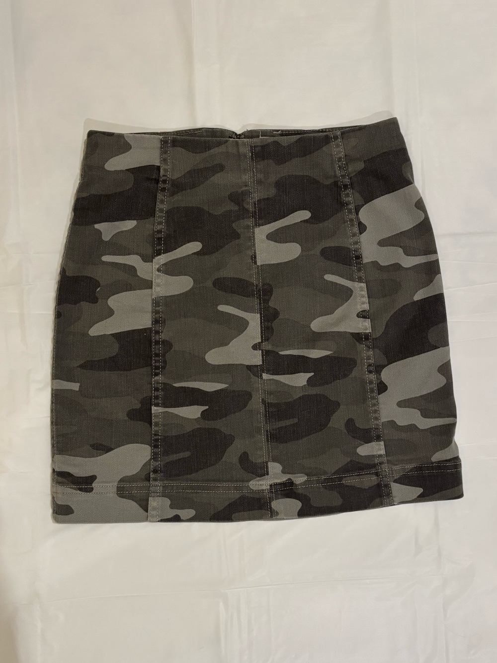 jolt camo mini skirt